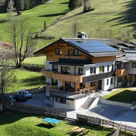 Zimmer & Appartements Schwarzenbacher Sonja & Konrad Guest house